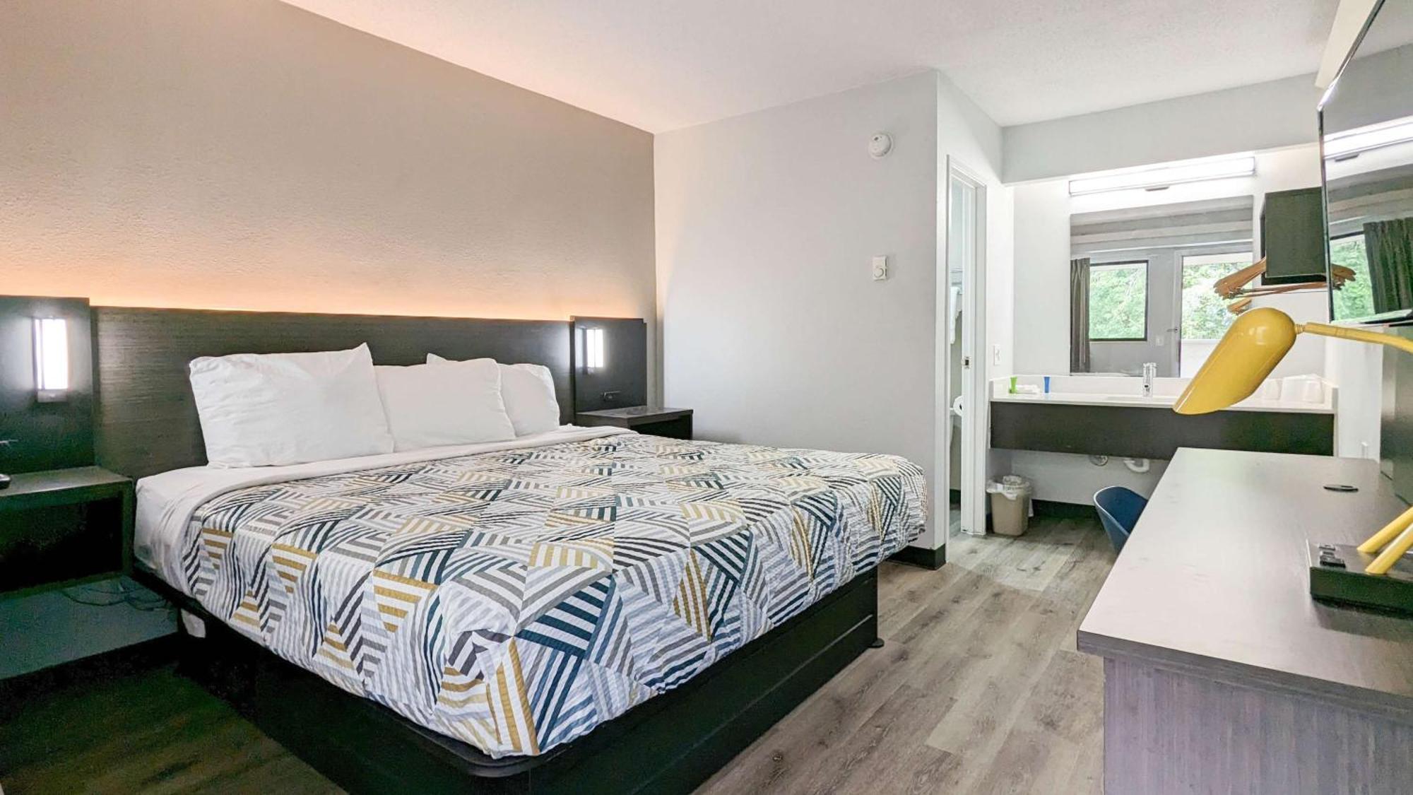 Hotel 6-nashua, Nh - South 2*