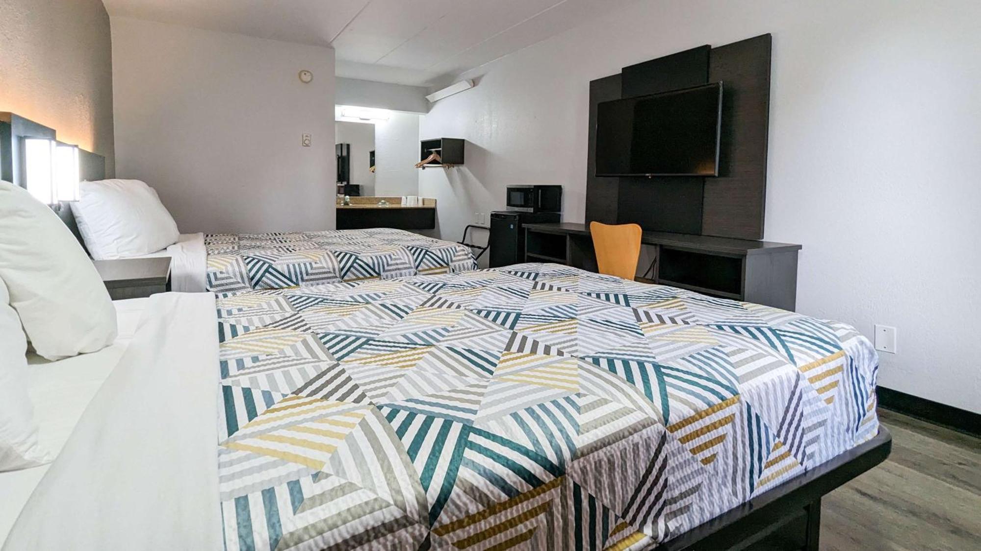 Hotel 6-nashua, Nh - South